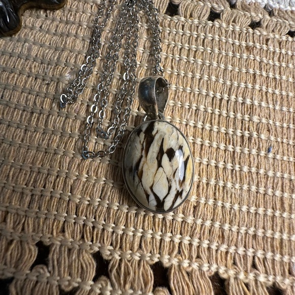 Oval Peanut Jasper Pendant in Silver 925 Setting on Silver Copper Chain - Picture 10 of 14